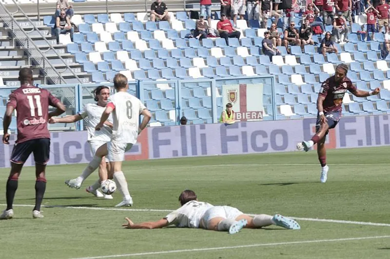 A Reggio un pari che sa di playoff: la promozione diretta sfuma, ora serve diventare cattivi