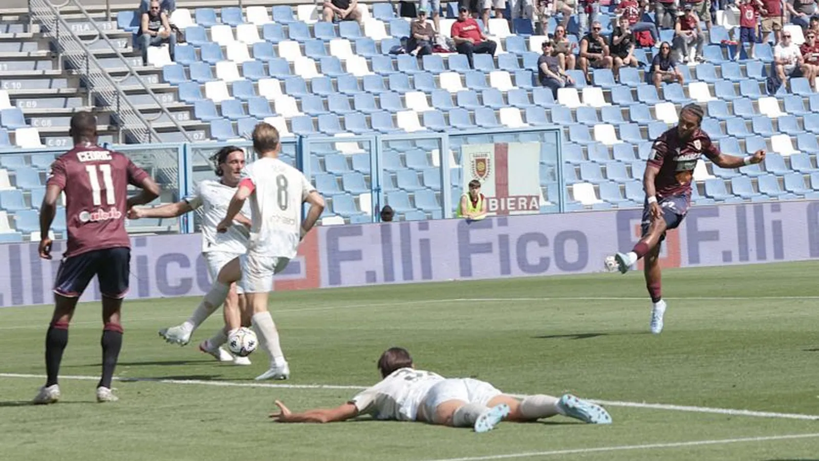 A Reggio un pari che sa di playoff: la promozione diretta sfuma, ora serve diventare cattivi