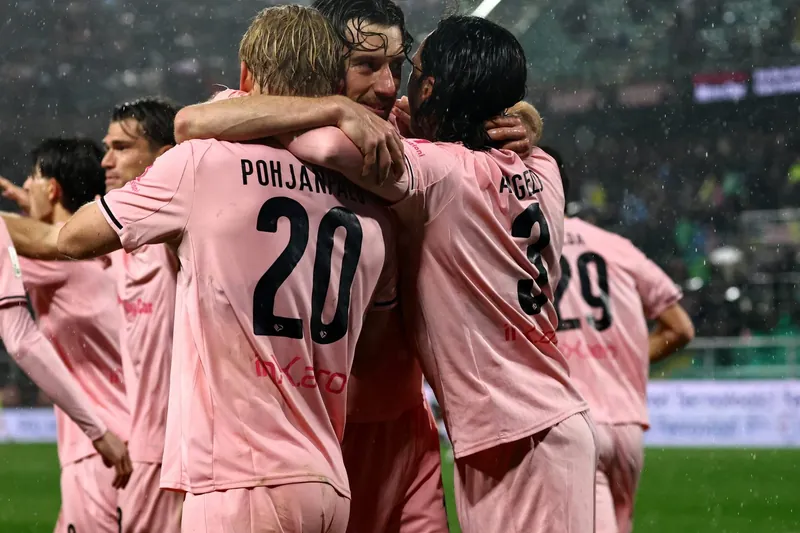 Il Palermo cinico vince 3‑0 al «Barbera» contro l’Entella e manda un segnale forte nella corsa alla Serie A